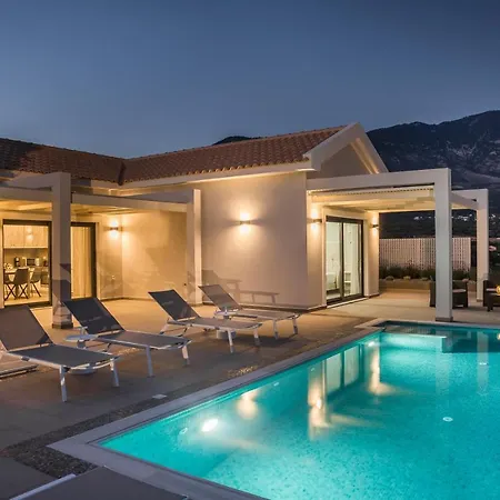 Anel Villa *